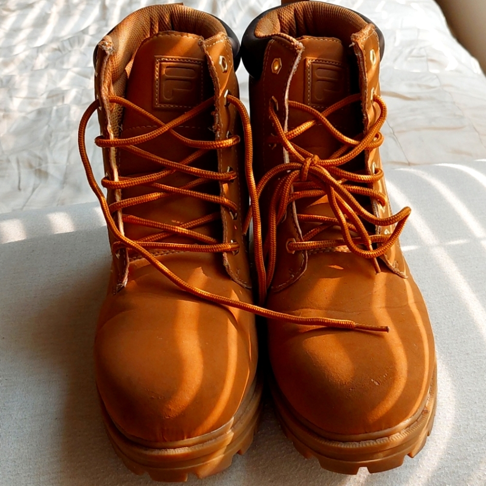 Fila boots, size 8 1/2, tan sweade